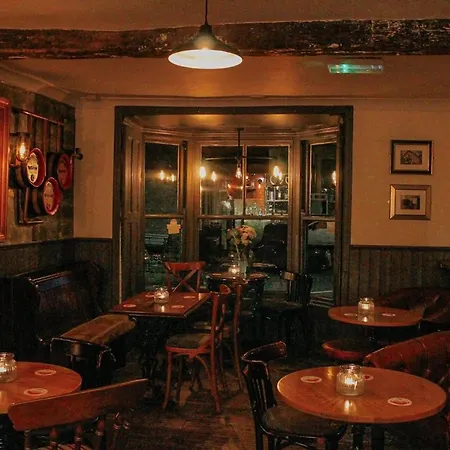 The Bay Horse, Мини-отель 4*